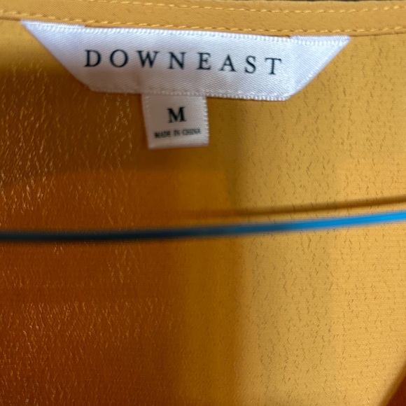 Yellow Downeast button up top with ties at the waist - Picture 4 of 4